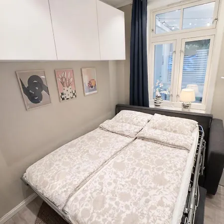 Liten Studioleilighet Meget Sentralt I Sentrum, 3 Minutter Fra Torget Apartment *