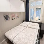 Liten Studioleilighet Meget Sentralt I Sentrum, 3 Minutter Fra Torget شقة *